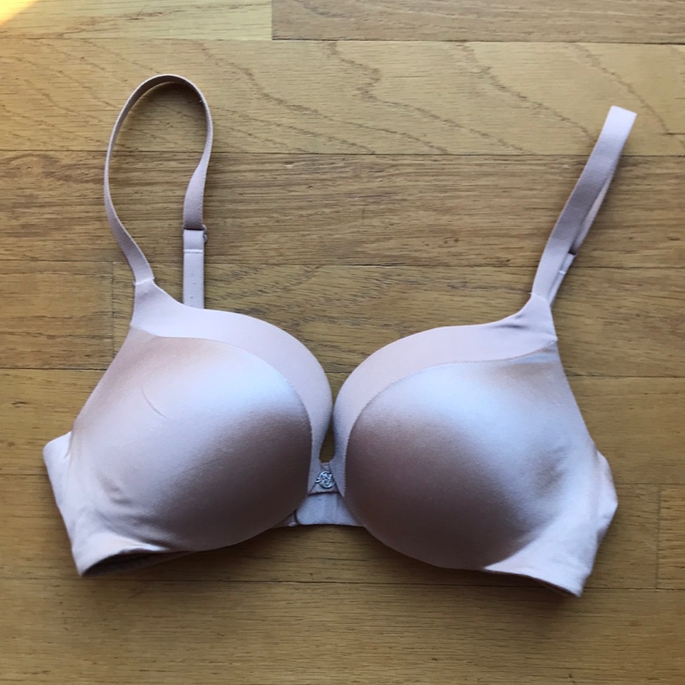 Victoria's Secret nude pushup pigeonnant bra